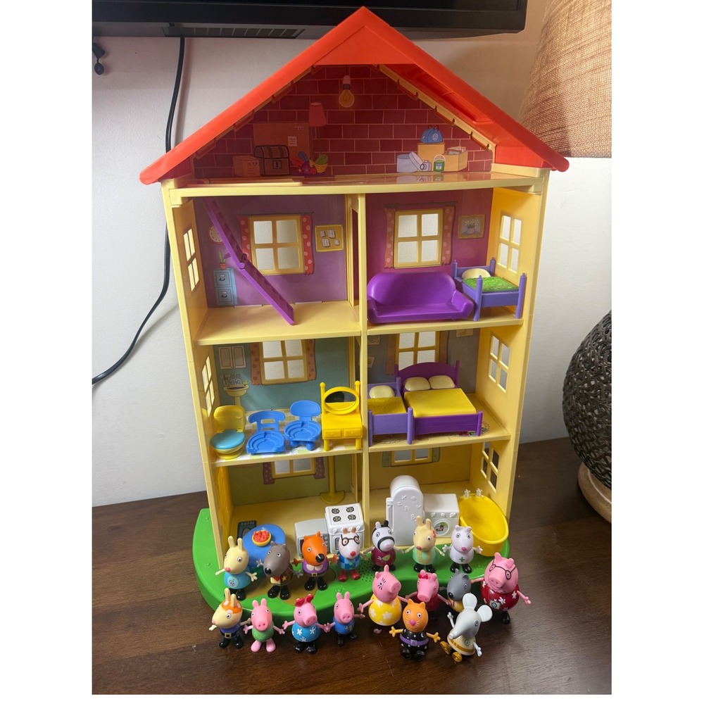 Peppa Pig Lights and Sounds Family Home Playset with 15 Figures and Furniture